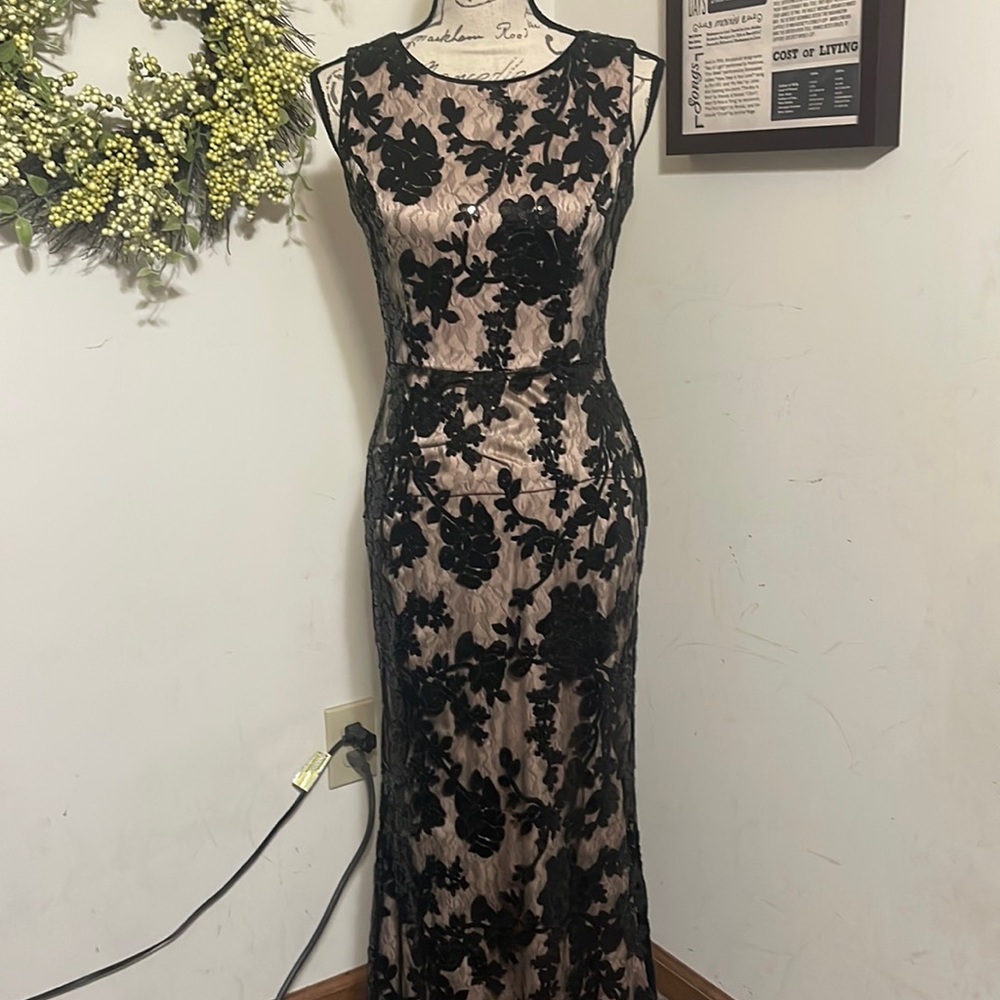 Vince Camuto- size 2